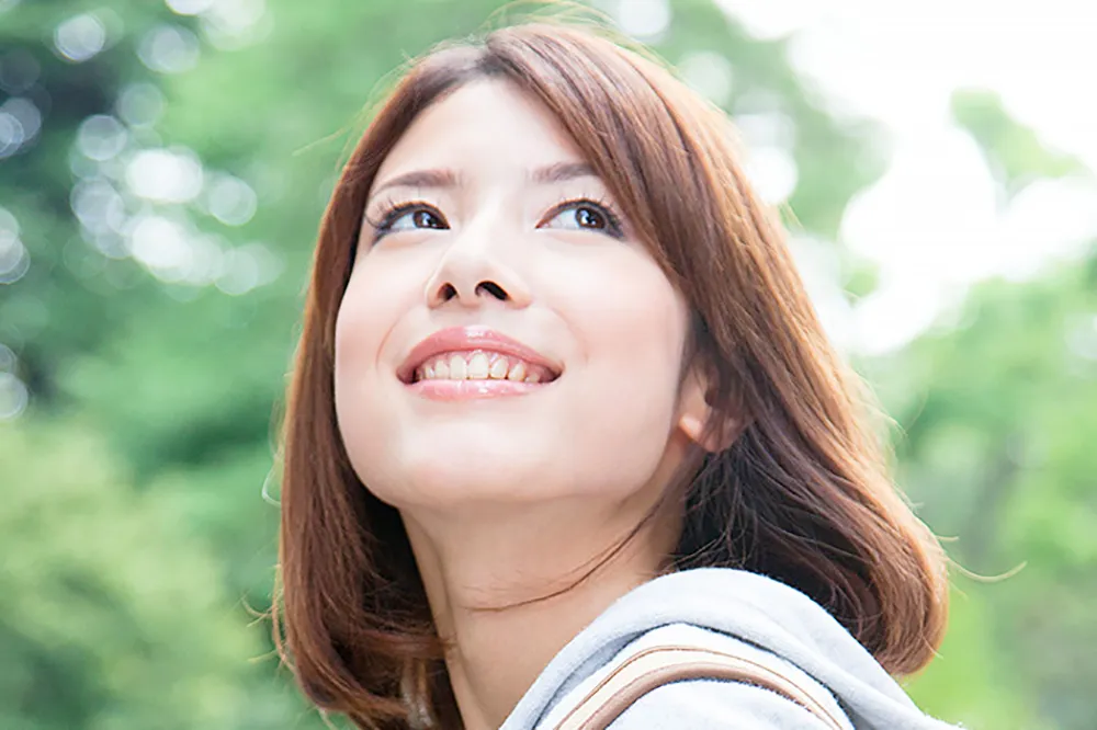 ホワイトニングで健康的な歯の白さを